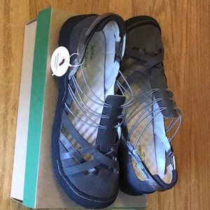 NEW Jambu Mary Jane Shoes Charcoal  Chestnut Like Keens